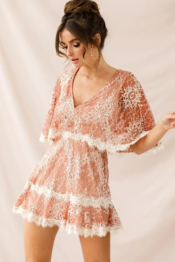 Caspar Batwing Lace Dress Rose/Beige